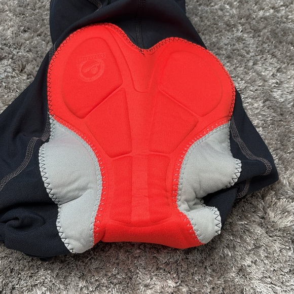 Bellwether Strada Bib Cycling Shorts - Picture 10 of 11